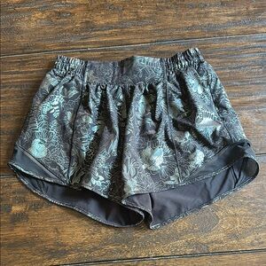 Lululemon Athletica Black and Blue Athletic Shorts 4 inch